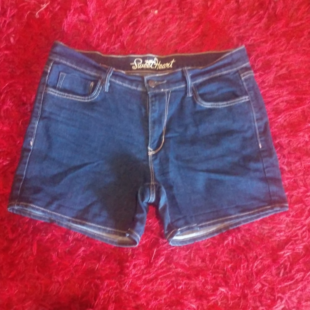 Women's dark denim short